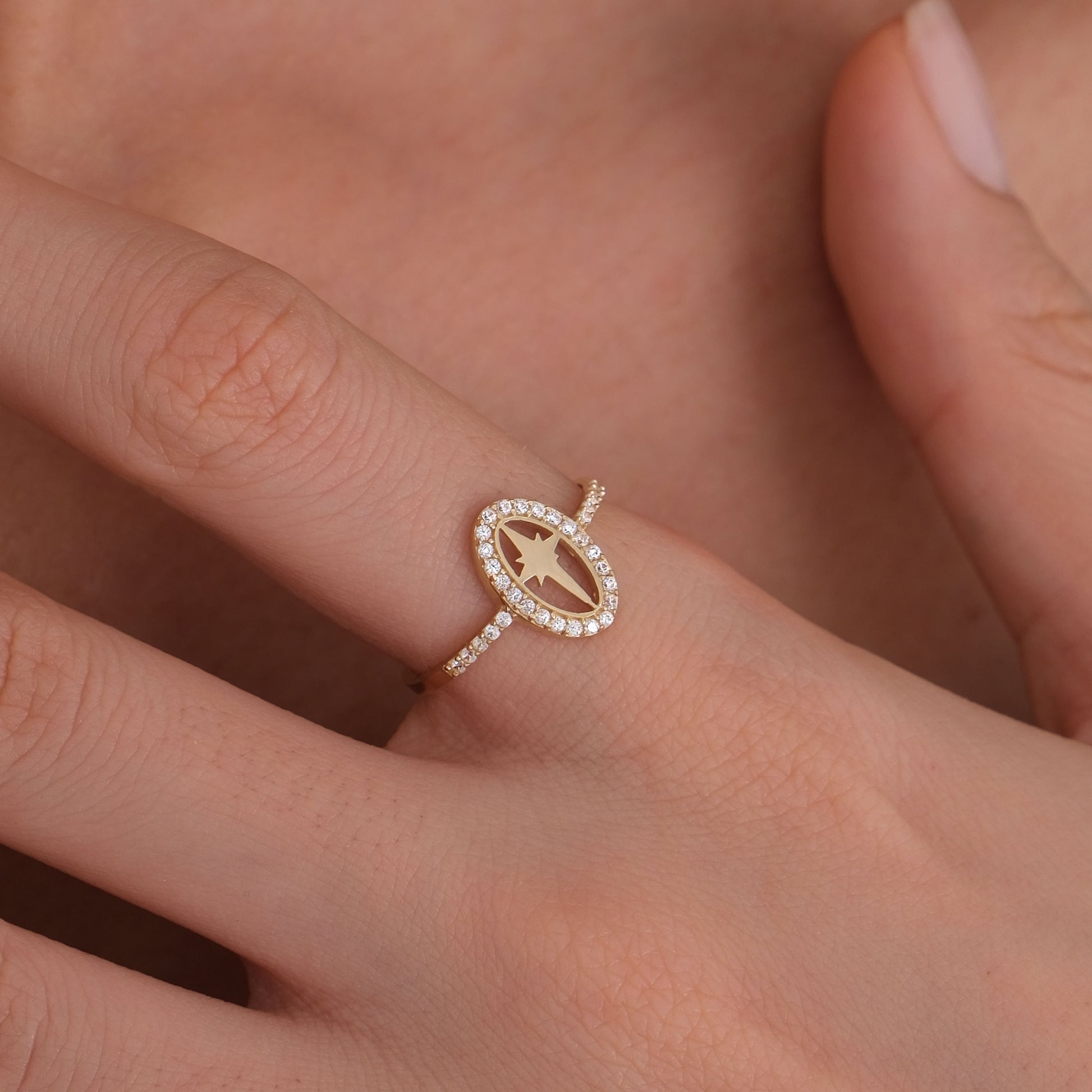 Oval Star Ring | 14K Solid Gold