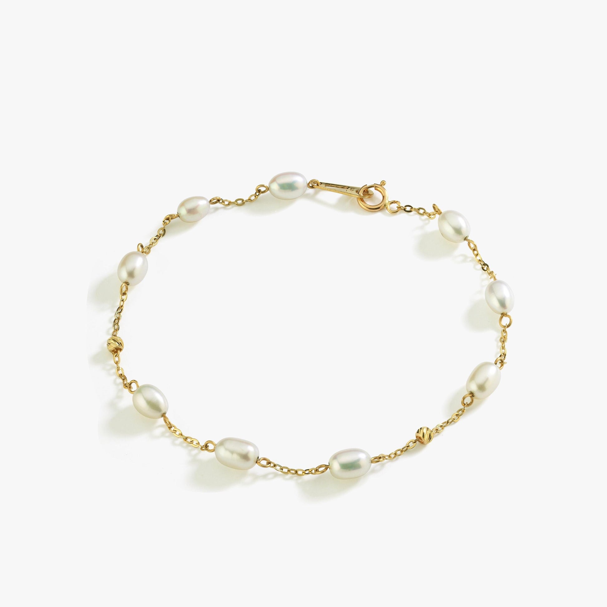 A detailed view of the 14K solid gold freshwater pearl bracelet laid flat, highlighting its lustrous pearls and secure gold clasp.