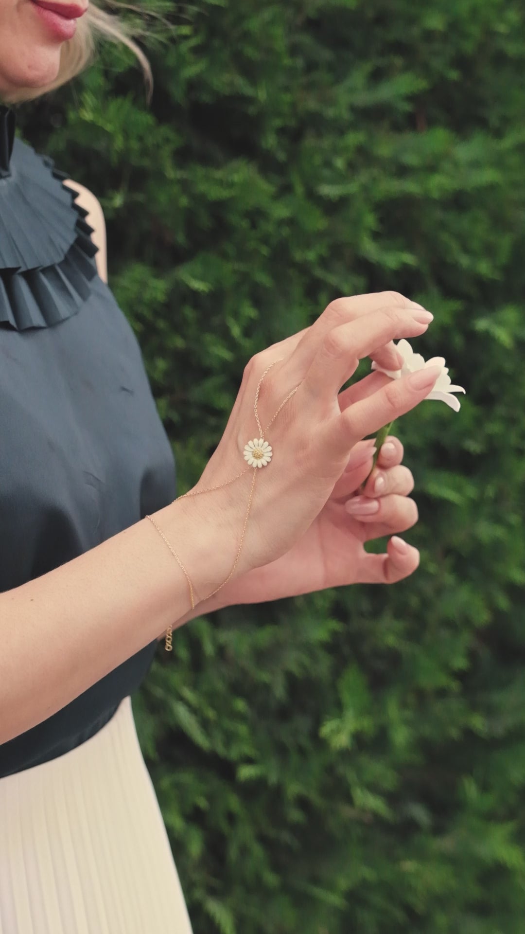 Daisy Hand Chain Bracelet | 18K Gold Vermeil