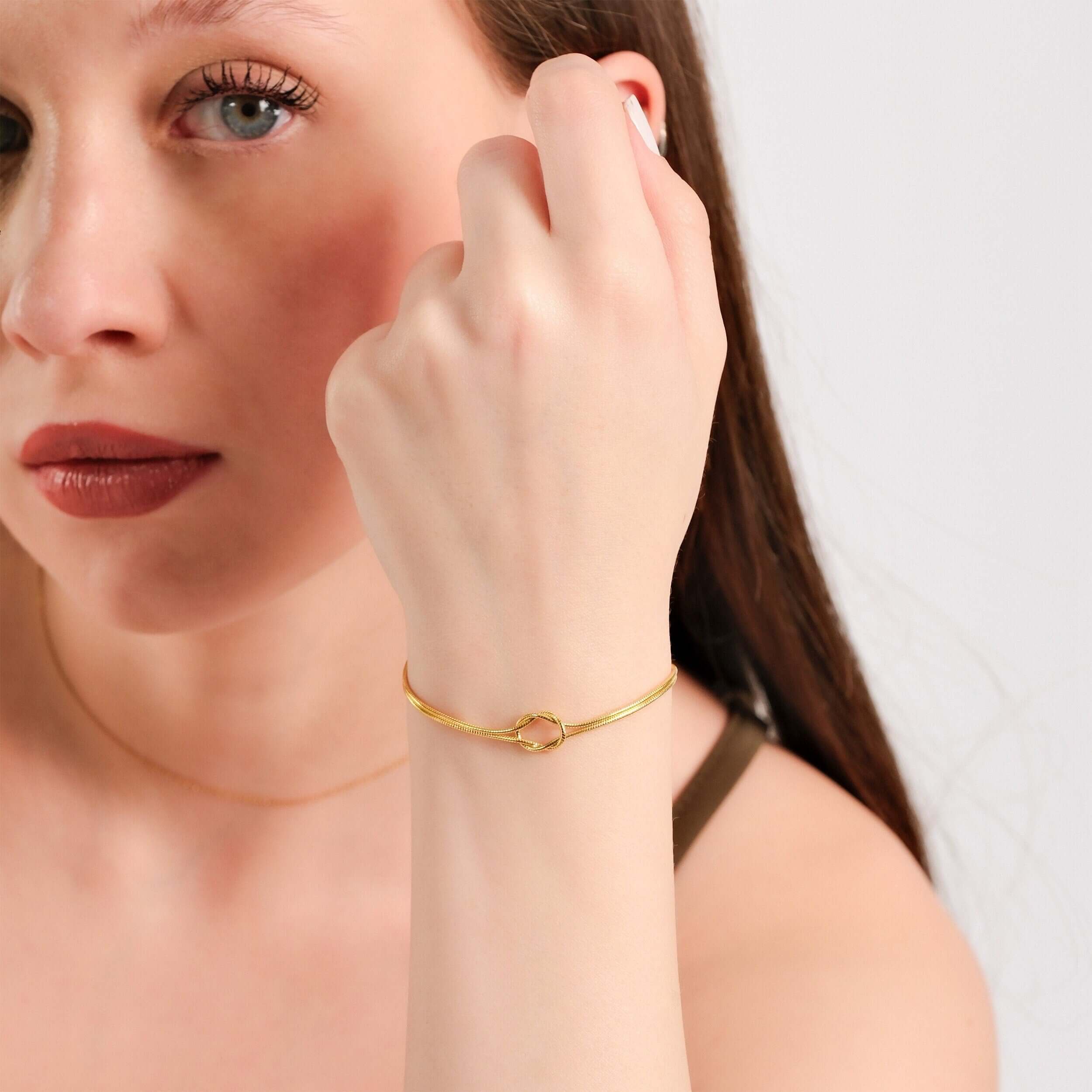 Knot Bracelet| 14K Gold Vermeil - Mionza Jewelry-14k gold vermeil, bestfriend bracelet, gift for mom, gift for women, gold vermeil jewelry, infinity bracelet, knot bracelet, knot bracelet 18k, knot bracelet gold, knot bracelet silver, love knot bracelet, mothers day jewelry, tie the knot