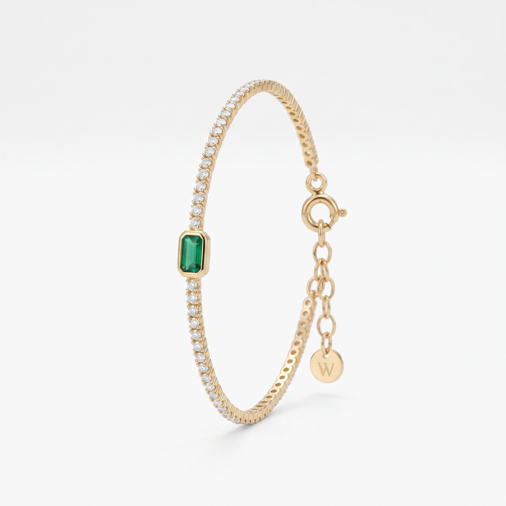 Emerald tennis bracelet in 18K gold vermeil, an emerald cut green stone in a bezel setting on a sparkling tennis chain