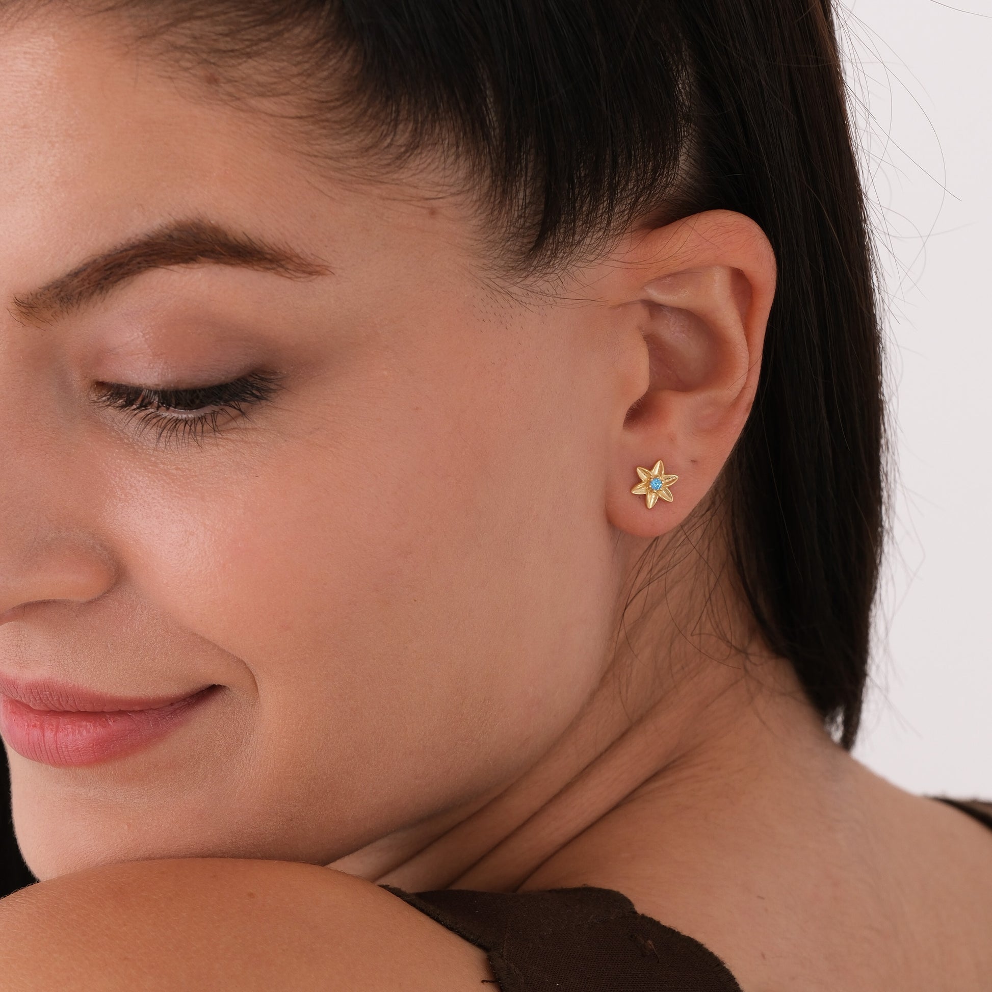 December Birth Flower Earrings | 18K Gold Vermeil