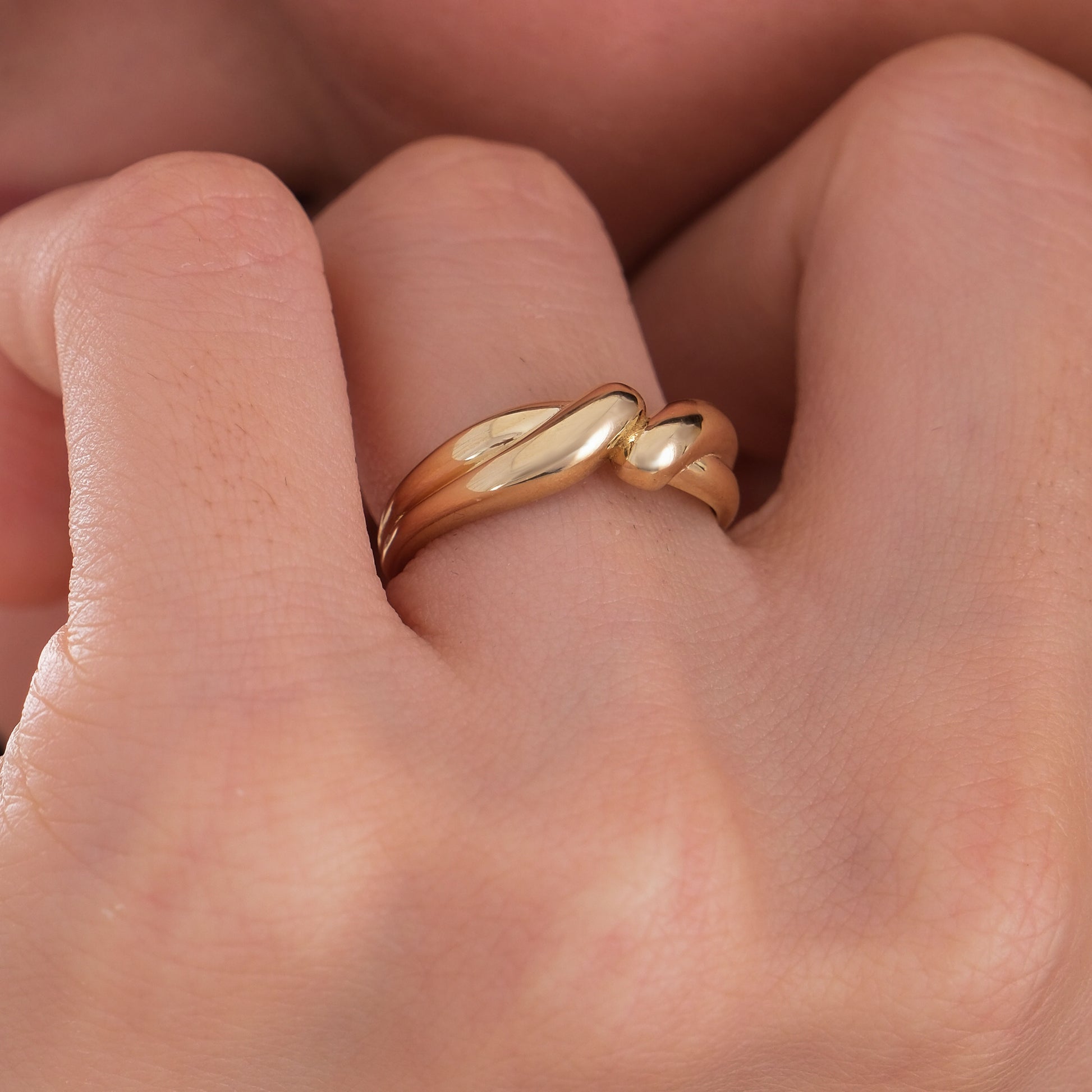 Crossover Twist Ring | 14K Solid Gold