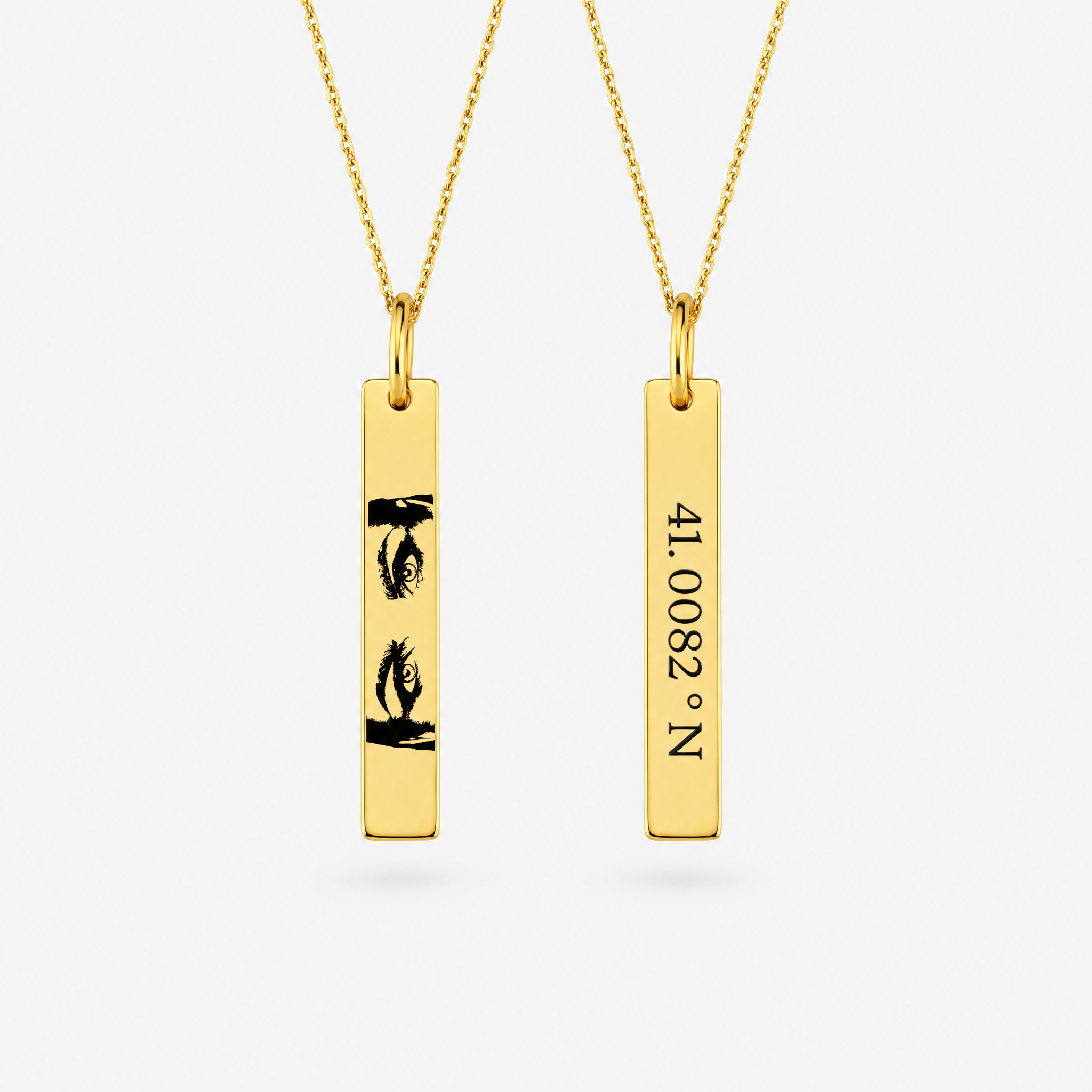 Personalized Eye & Coordinates Necklace in 18K gold vermeil: engraved eyes on the front, coordinates on the back