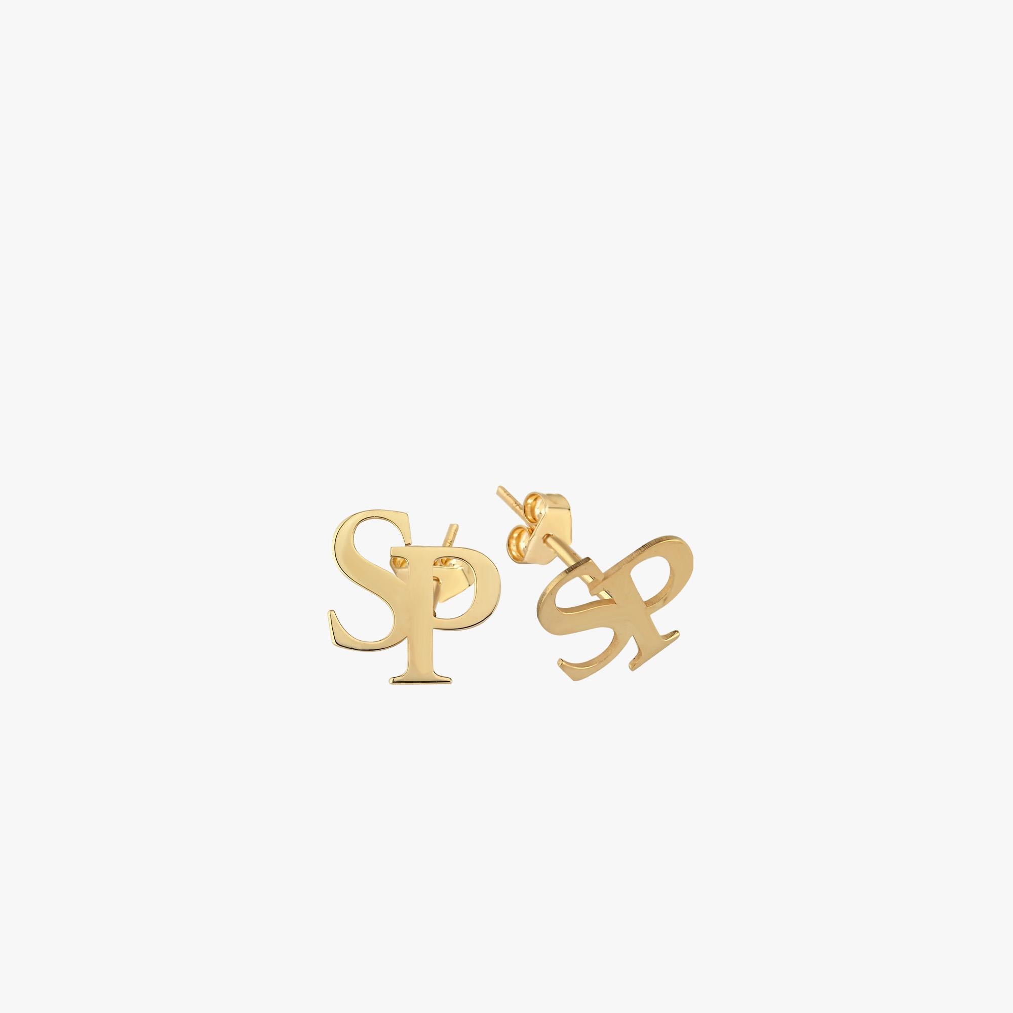 Detailed shot of 14K solid gold intertwined initial earrings with butterfly backings, displaying the “S” and “P” monogram design.