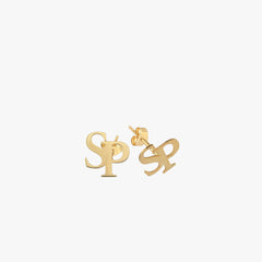 Detailed shot of 14K solid gold intertwined initial earrings with butterfly backings, displaying the “S” and “P” monogram design.