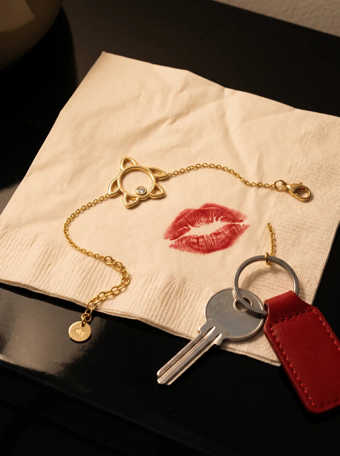 Sea turtle bracelet with a key and lipstick print