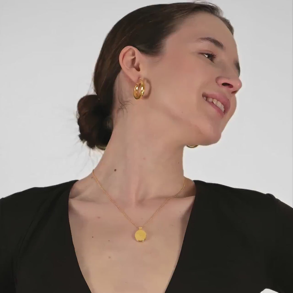 18K Gold Vermeil Photo Locket Necklace, Engraved Locket, Customized Oval Locket Necklace, Cremation Necklace, Memorial Jewelry, Gift for Her